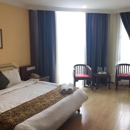 Regal Court Hotel Kuching Bagian luar foto