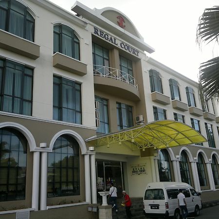 Regal Court Hotel Kuching Bagian luar foto