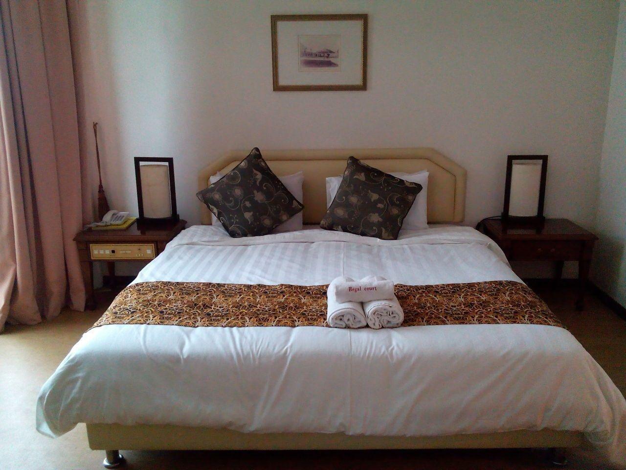 Regal Court Hotel Kuching Bagian luar foto