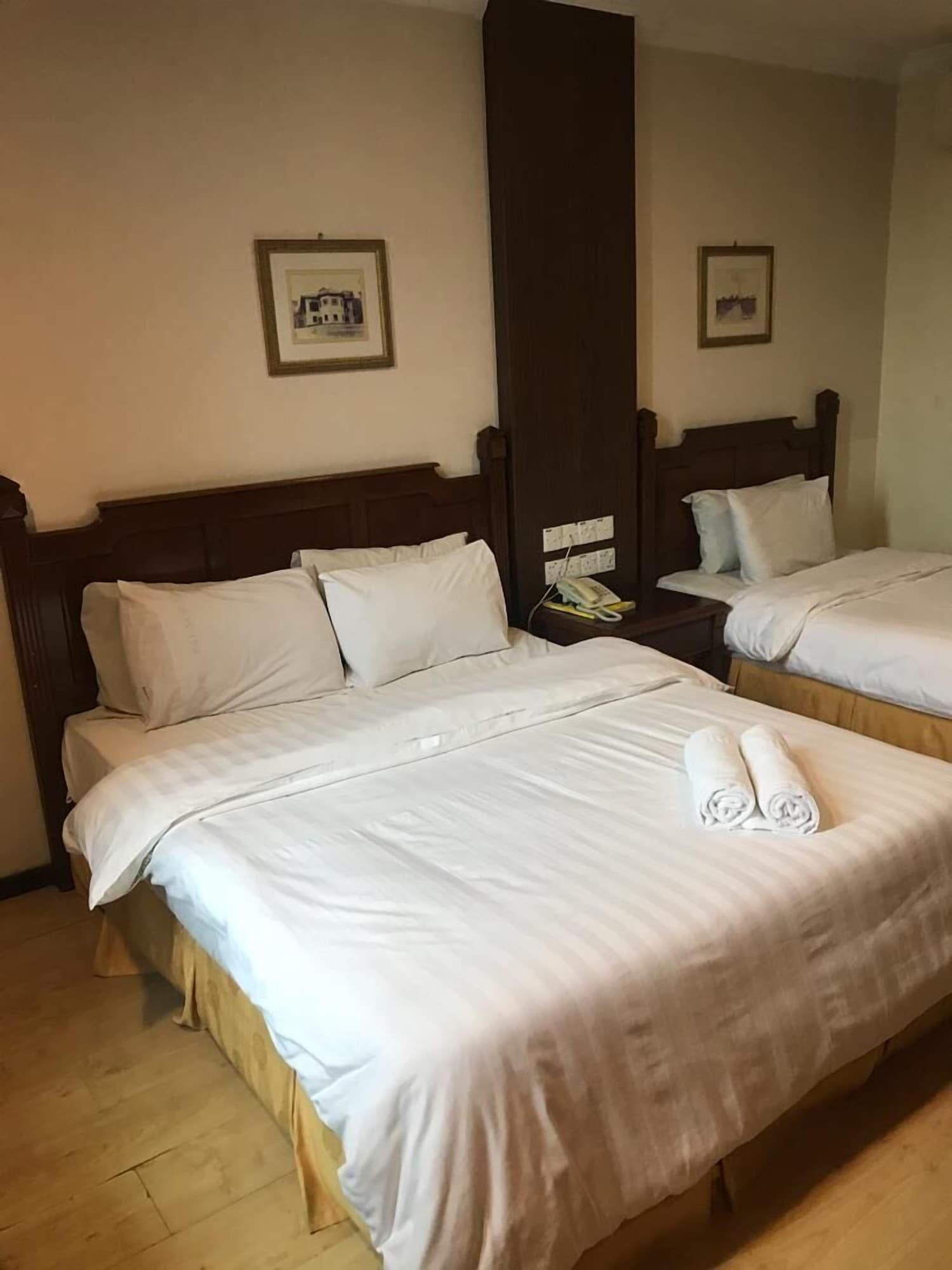 Regal Court Hotel Kuching Bagian luar foto