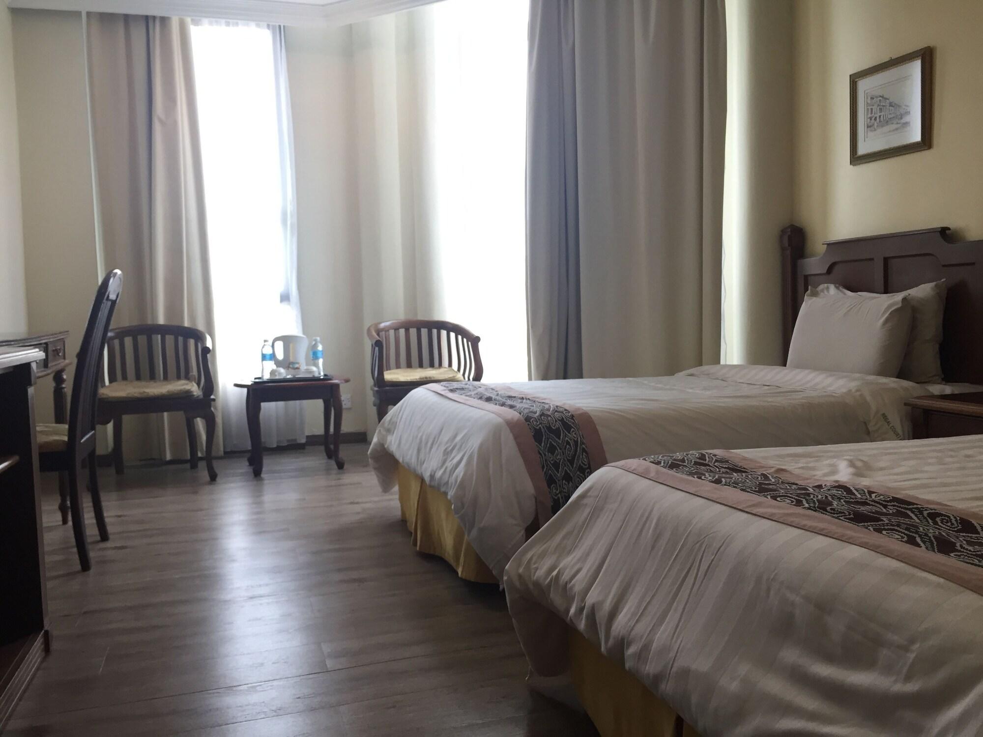 Regal Court Hotel Kuching Bagian luar foto