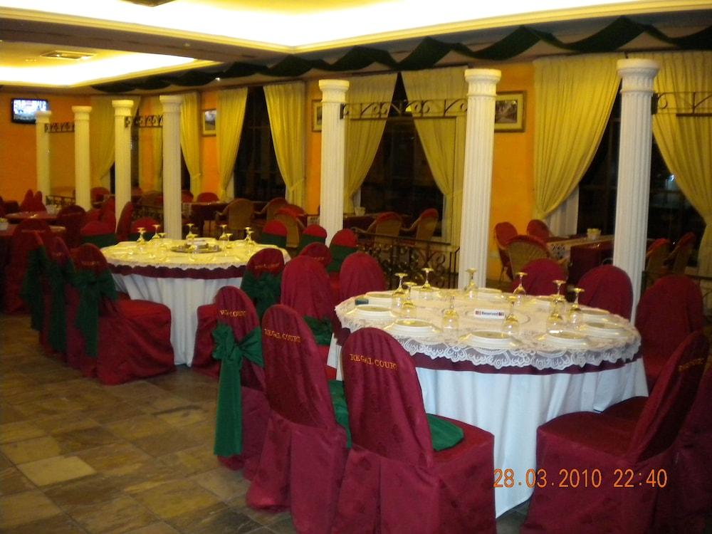 Regal Court Hotel Kuching Bagian luar foto