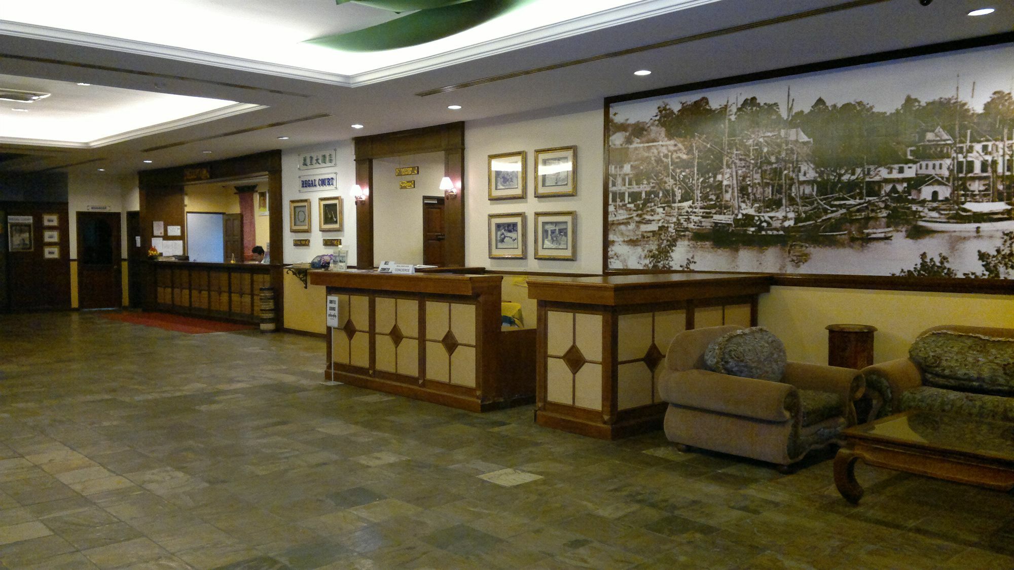 Regal Court Hotel Kuching Bagian luar foto