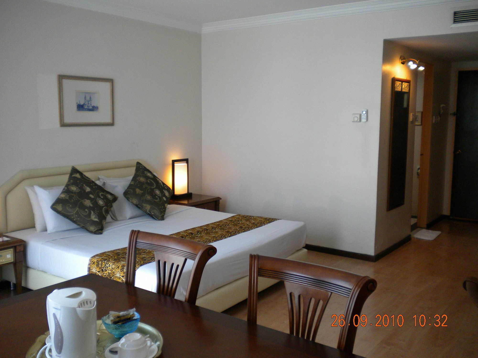 Regal Court Hotel Kuching Bagian luar foto