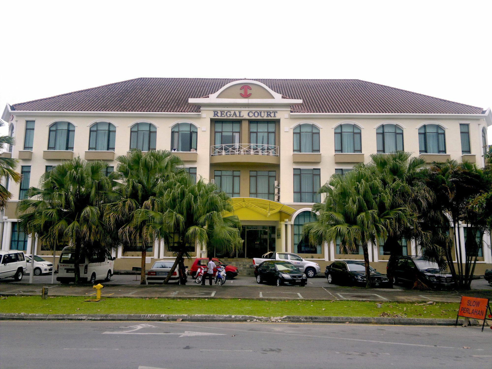 Regal Court Hotel Kuching Bagian luar foto